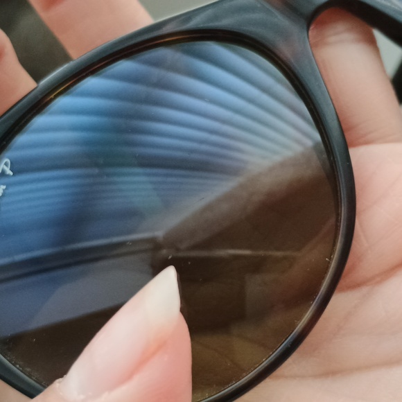 Ray-Ban Sunglasses - Picture 5 of 8